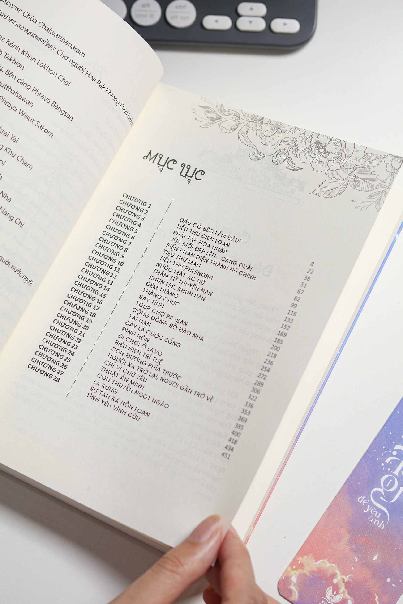 ngược dòng thời gian để yêu anh - tập 1 - bản đặc biệt - tặng kèm bookmark ivory in 2 mặt + móc khóa - Ảnh 9
