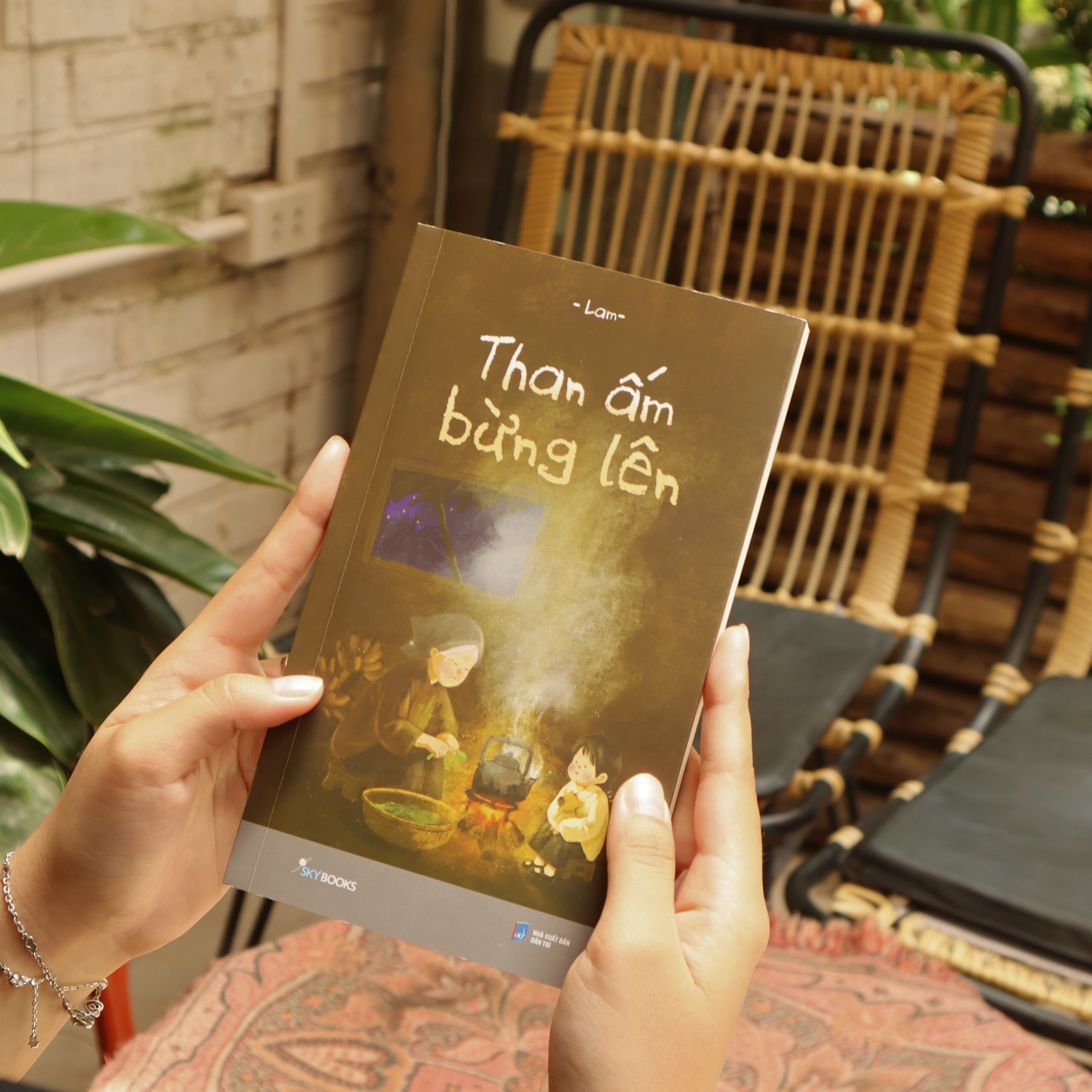 Than Ấm Bừng Lên - Tặng Kèm Bookmark - Ảnh 4